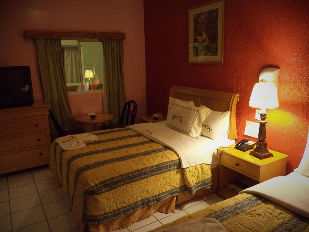 Hotel Diaz Tijuana Habitación foto