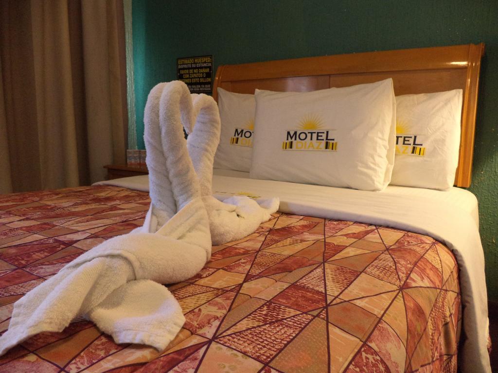 Hotel Diaz Tijuana Habitación foto