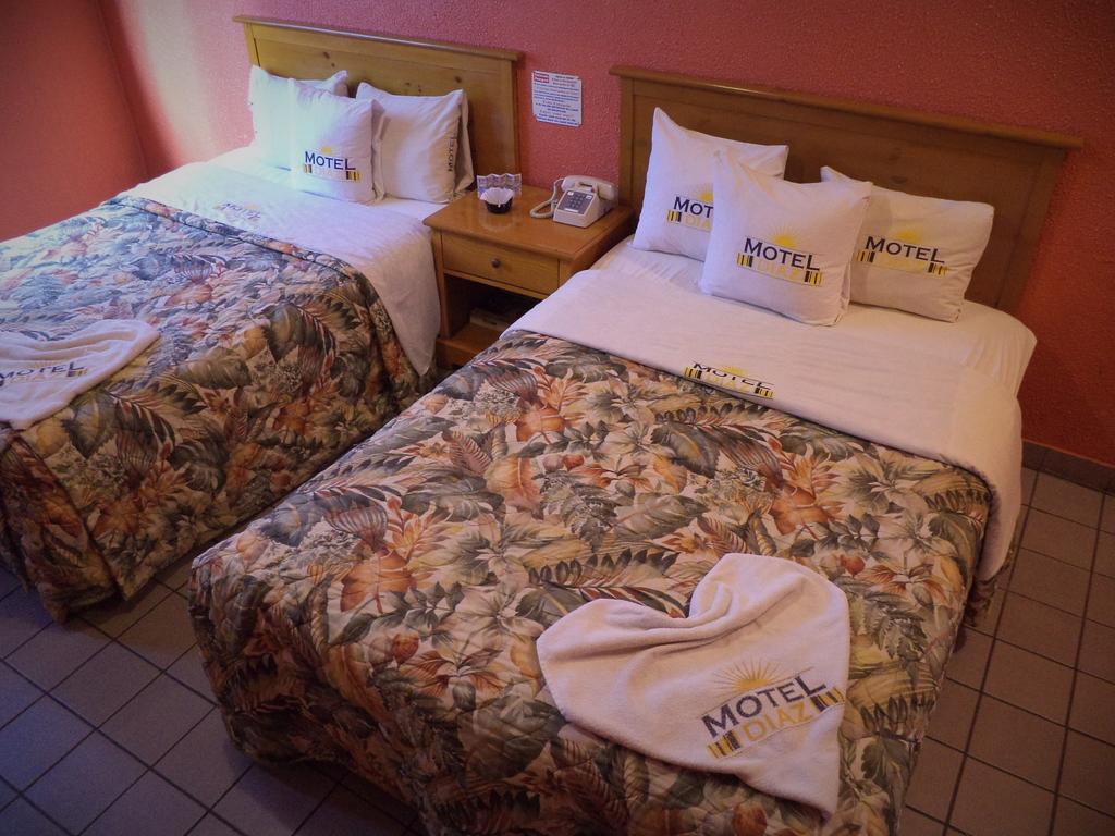 Hotel Diaz Tijuana Habitación foto