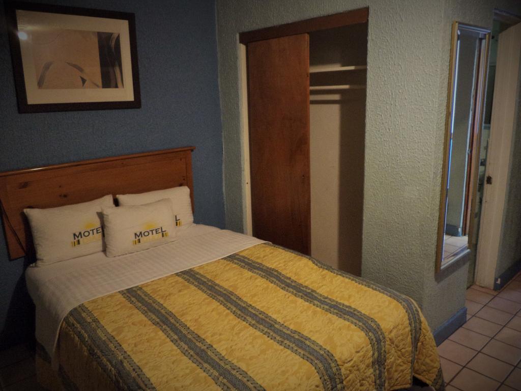 Hotel Diaz Tijuana Habitación foto